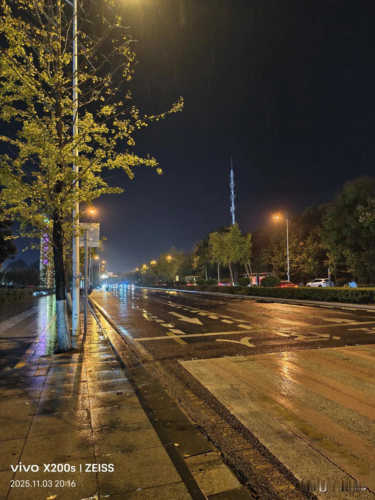 说一说我用vivoX200S10天的感受吧。
我是11月3号在京东电器买的，正好