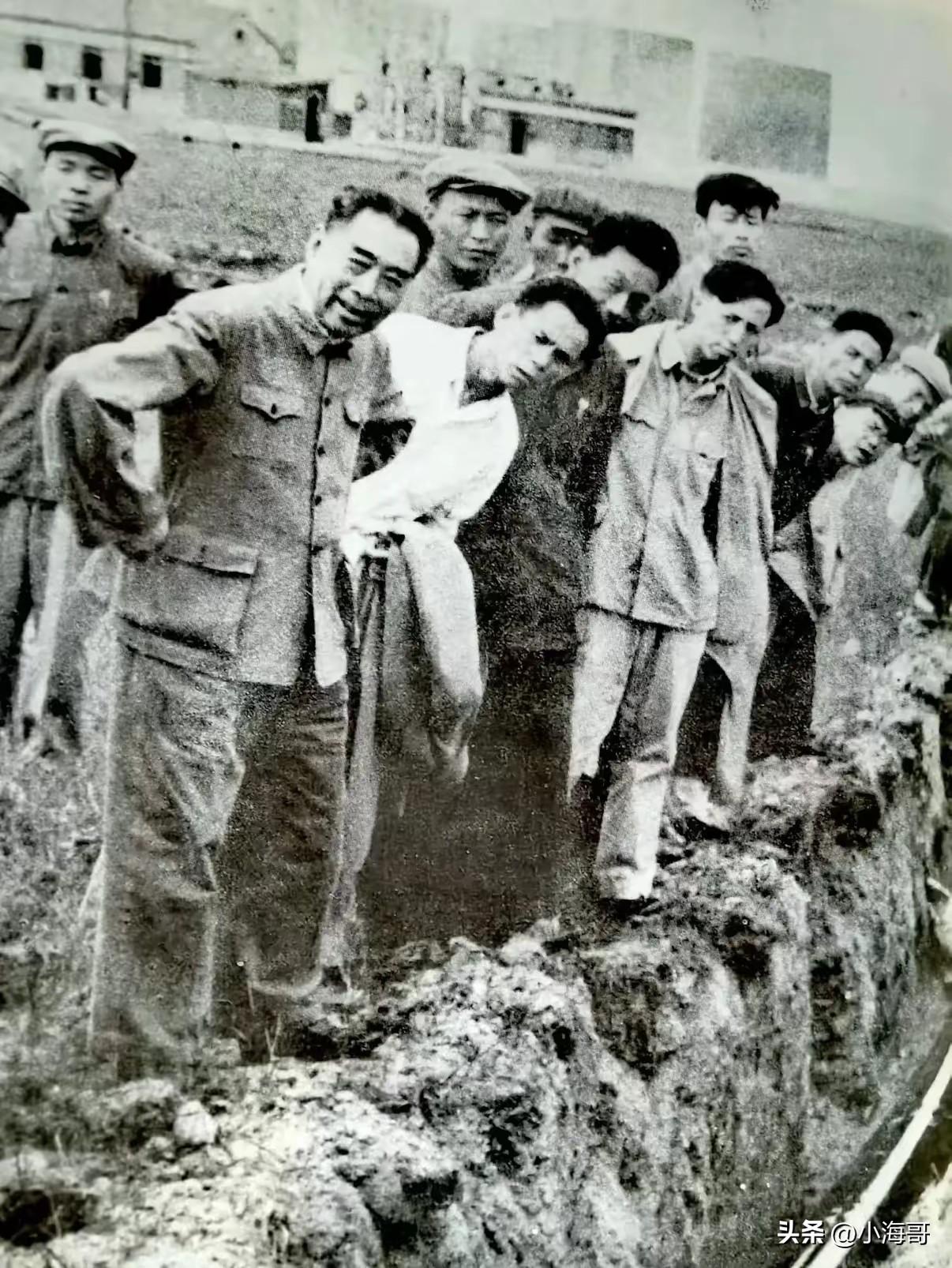 人民的好总理，我们永远缅怀您，您一生为民，鞠躬尽瘁，死而后己，把自己的一生贡献给