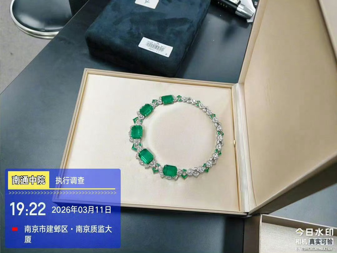 【宝格丽项链法拍1509万成交法拍宝格丽项链神秘买家溢价900万】近日，南通市中