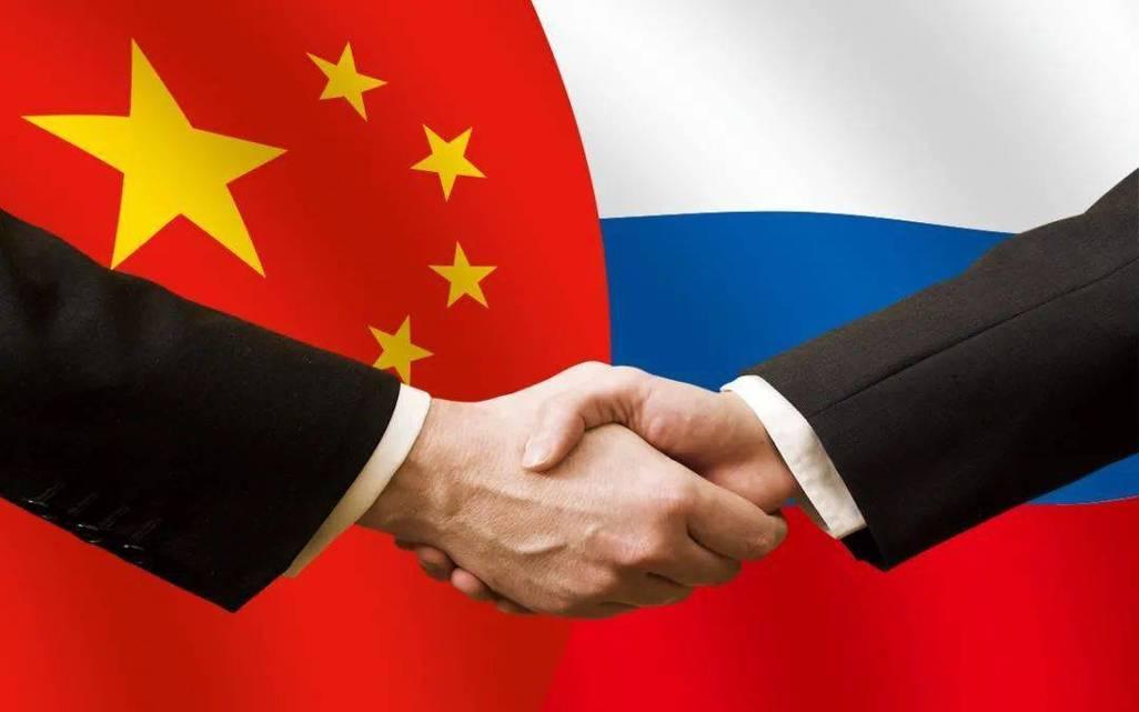 在俄乌冲突中，支持或同情俄罗斯的称之为俄粉。所谓俄罗斯粉，大致有两类：一是站在国