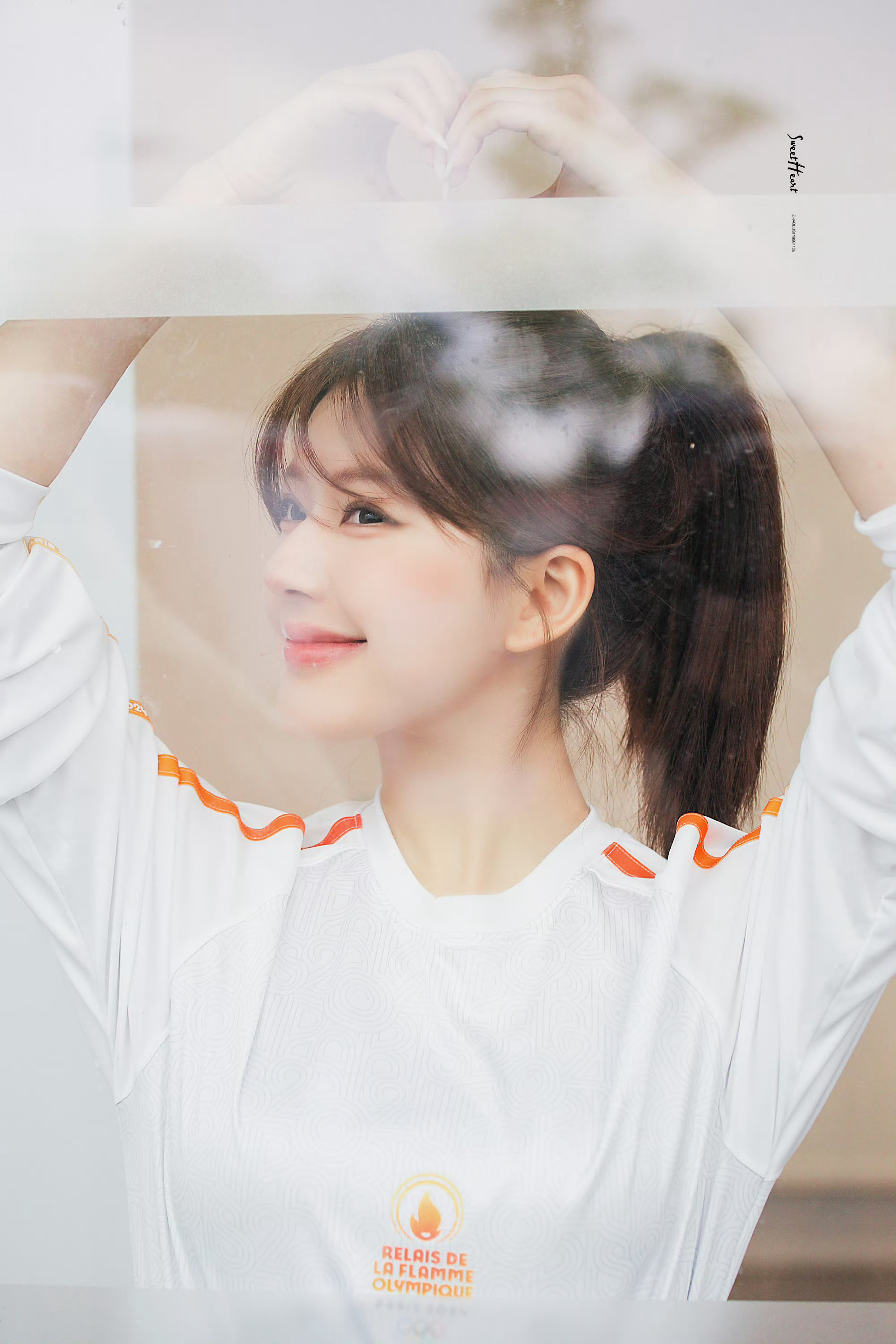 #赵露思火炬手造型#高马尾元气甜妹🍊把简简单单的火炬手服穿得好青春明媚啊～吻上