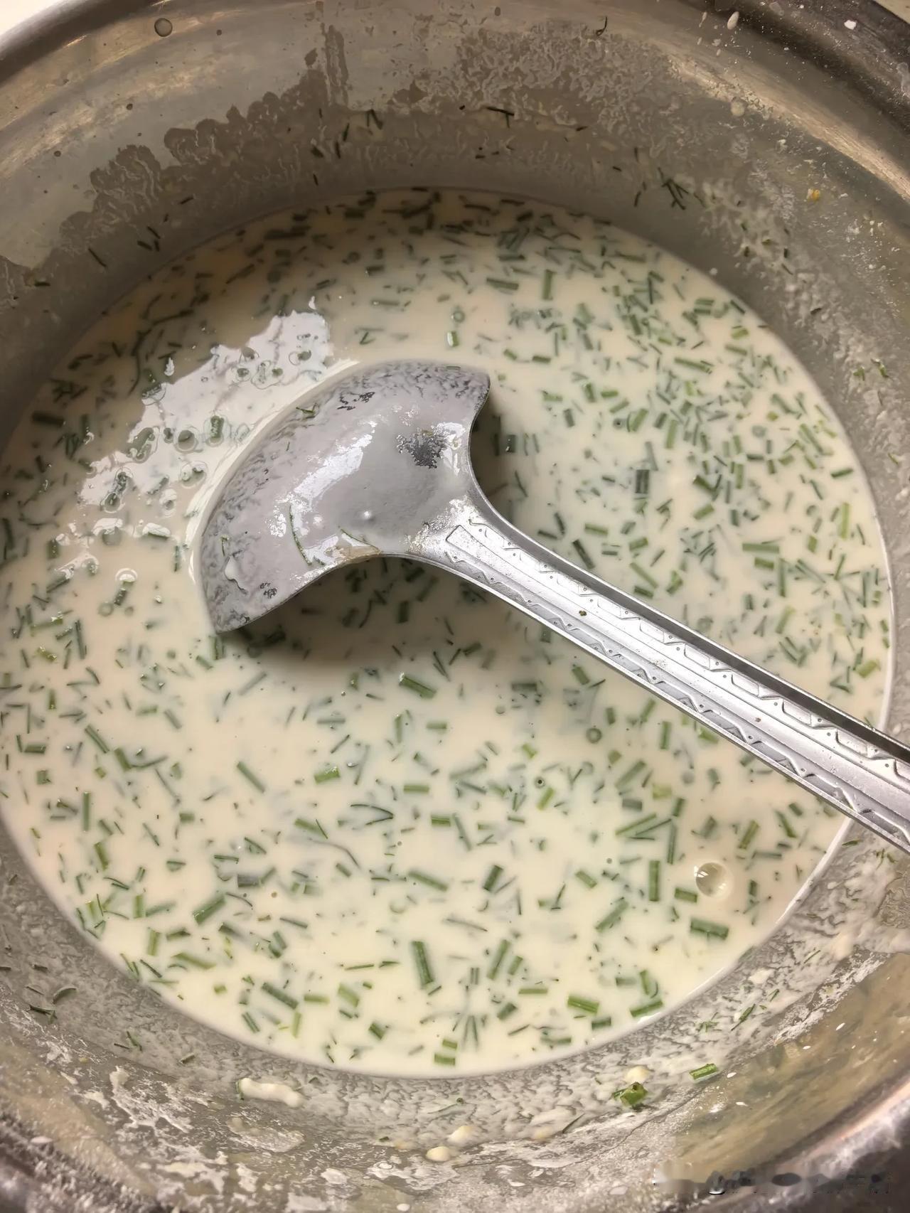 心心念念的“煎馍”今天终于成功了，压根没有网上说的面粉水几比几，还要加丢丢澄面。