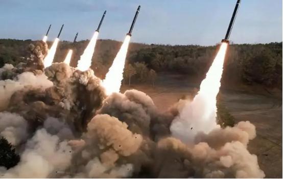 中国如果没有核武器中国还存在吗？梅德韦杰夫说，要是没核武器，俄罗斯早就没了。强大