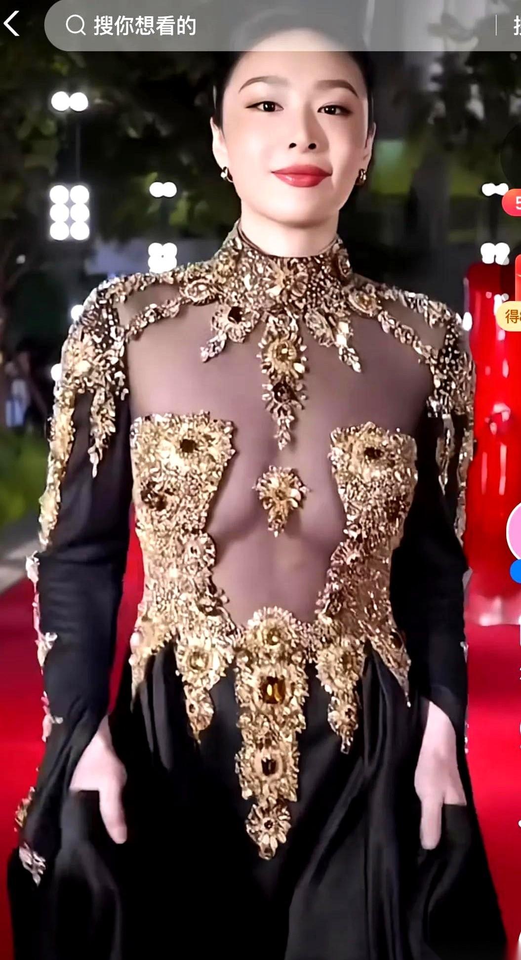 都说高叶这身衣服，显胖，廉价，没品位。
我来来回回看了好几遍，就看见俩字儿：舒坦