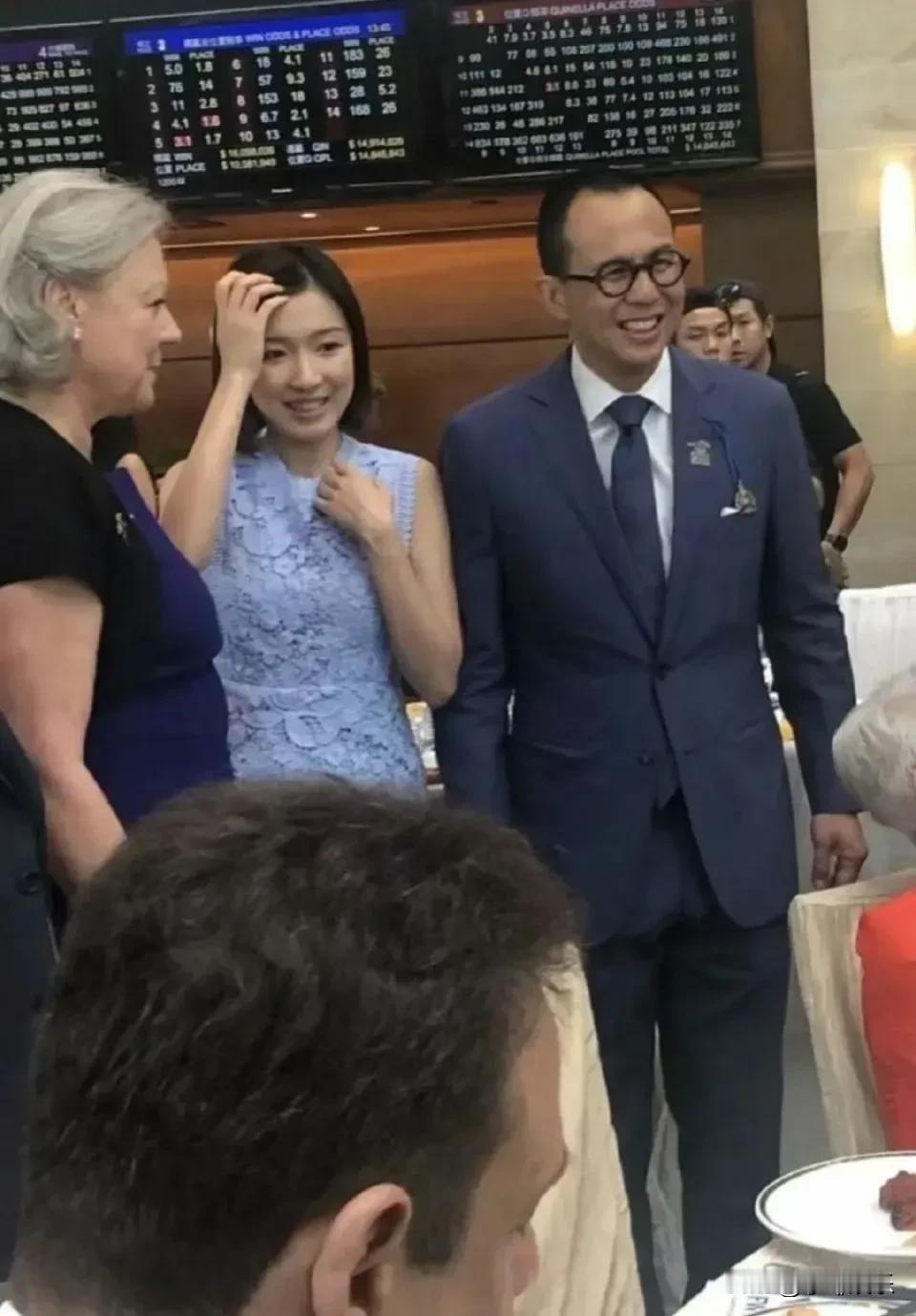李泽楷和郭嘉文真的很有夫妻相，看起来蛮般配的样子。郭嘉文是乖乖女的性格，心思简单