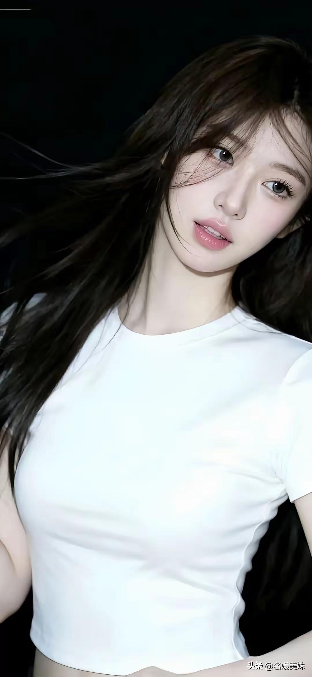 8岁那年和18岁那年，
中间有十年；
18岁那年和28岁那年，
中间有一生；
而