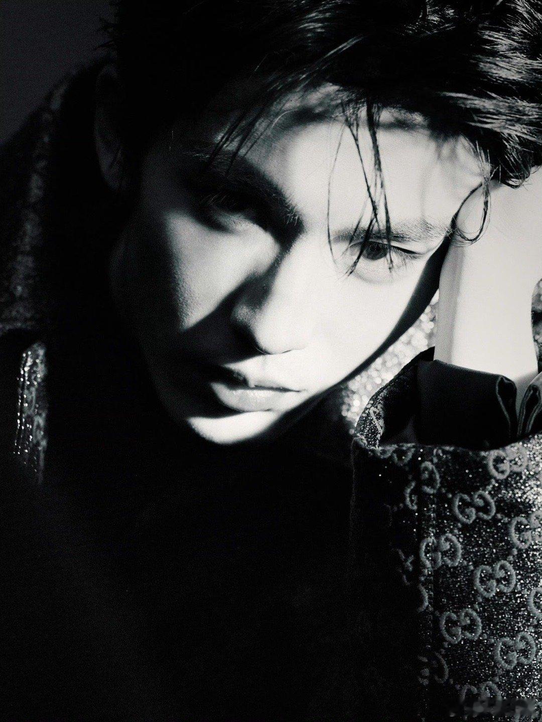 张凌赫Gucci活动出图！表现力太强了，可以直接当地广的程度