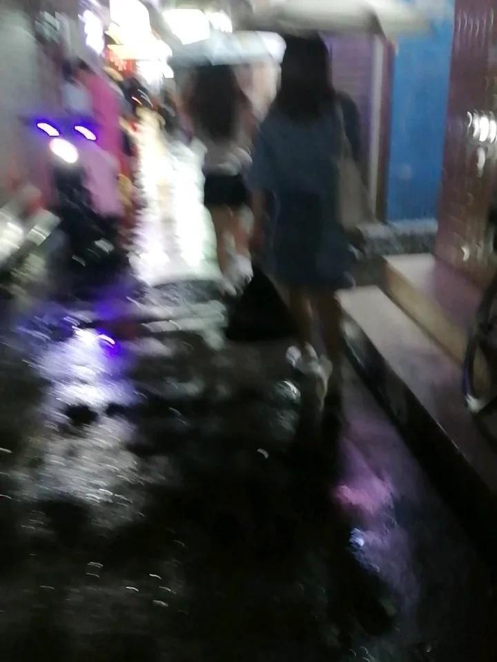 下雨天，找工作中