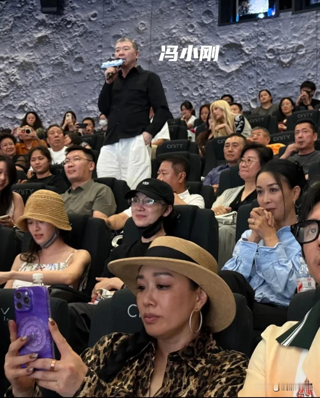 管虎和梁静的朋友圈够强大，《东极岛》首映，几乎半个朋友圈都来了，现场可谓星光熠熠