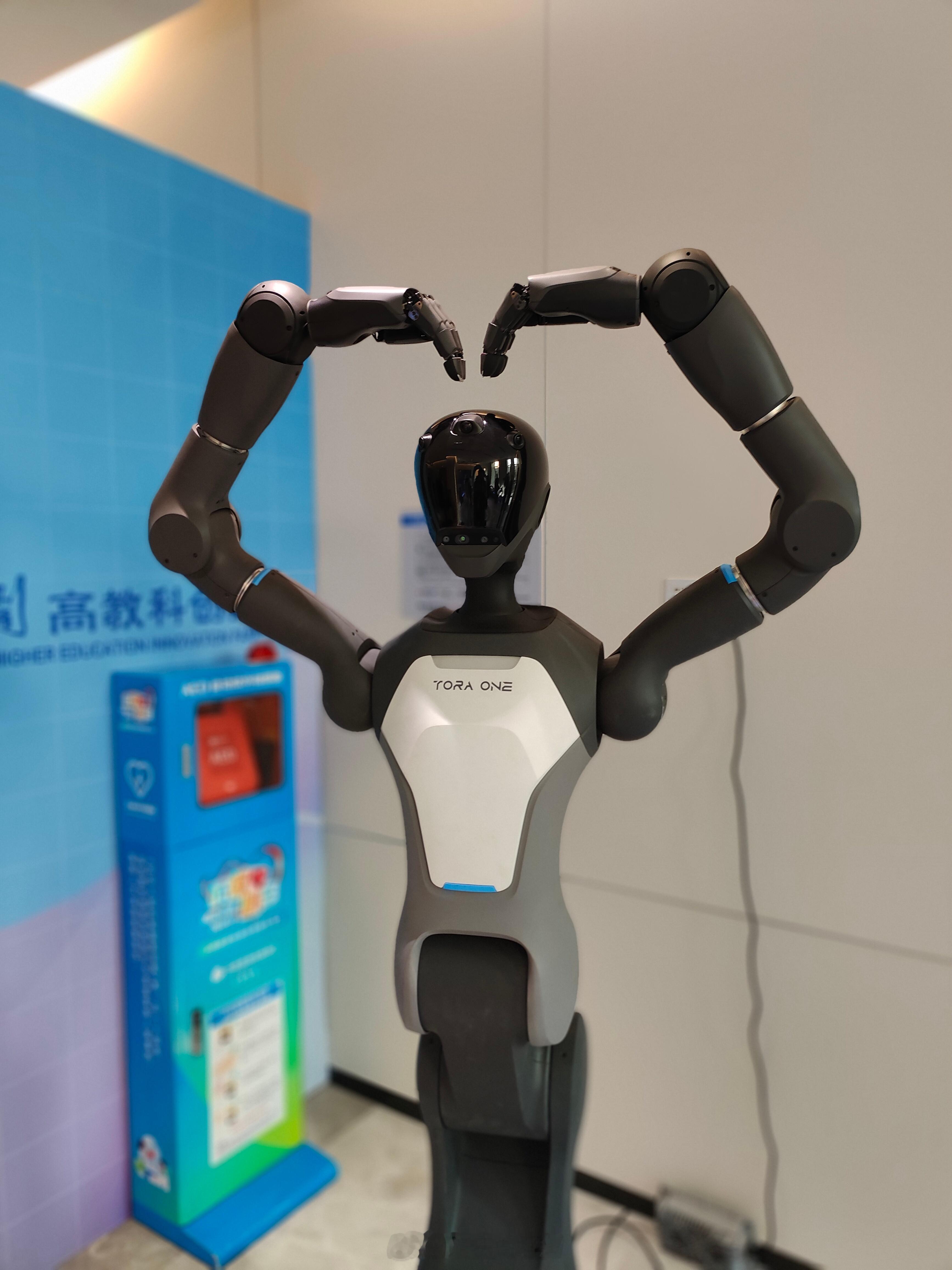 韩国的咖啡已经进化到这种程度了吗韩国真是没见识啊？不就一个机械臂咖啡机吗？现在这