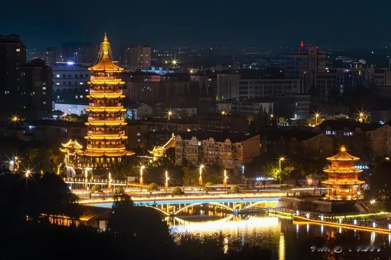 首届“苏超”太精彩了！11月1日在南京奥体中心，泰州队和南通队的决赛让人看得心跳