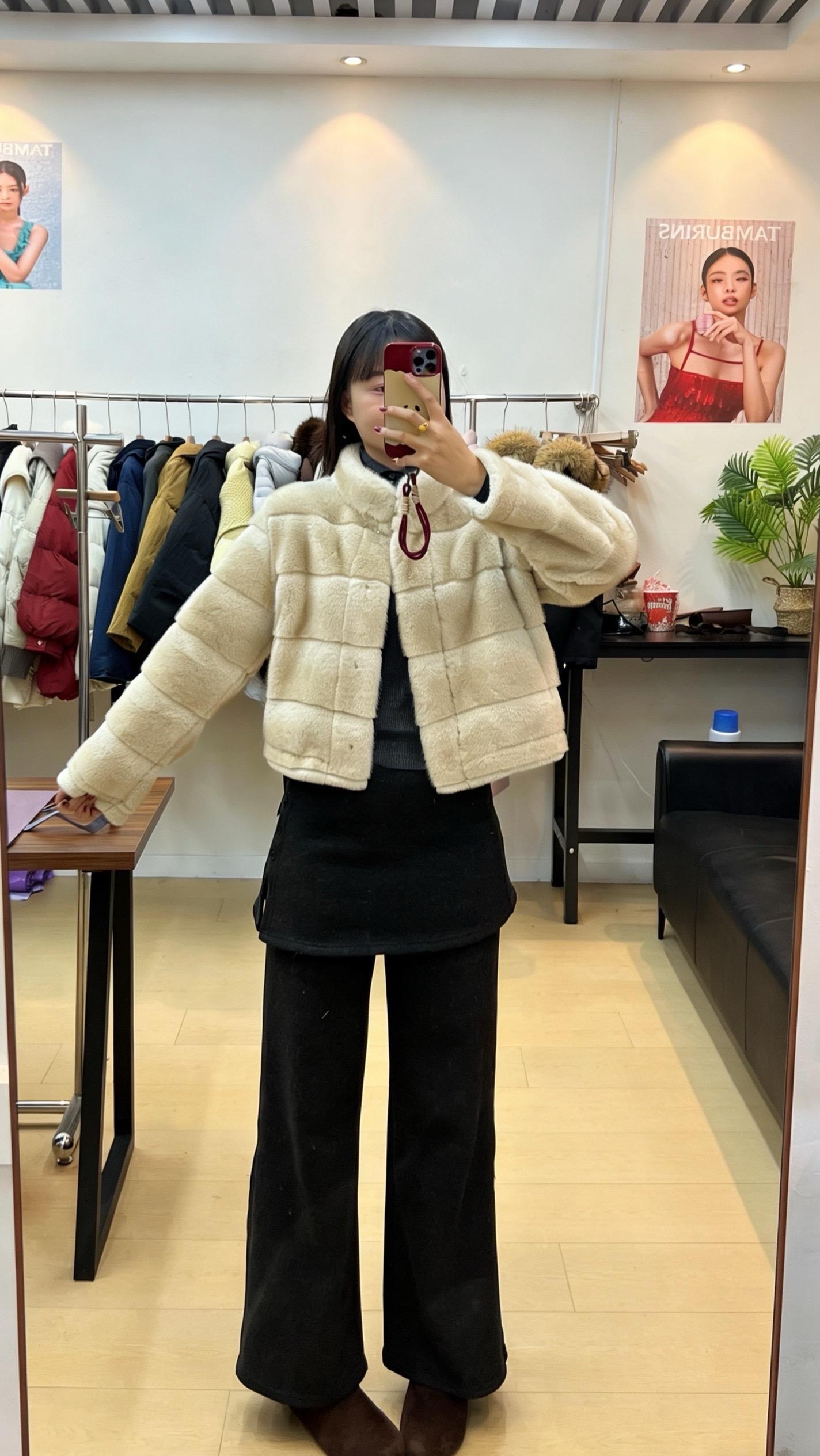 你好圣诞老人。我的愿望是 红票子 大房子 辆车子 帅凯子