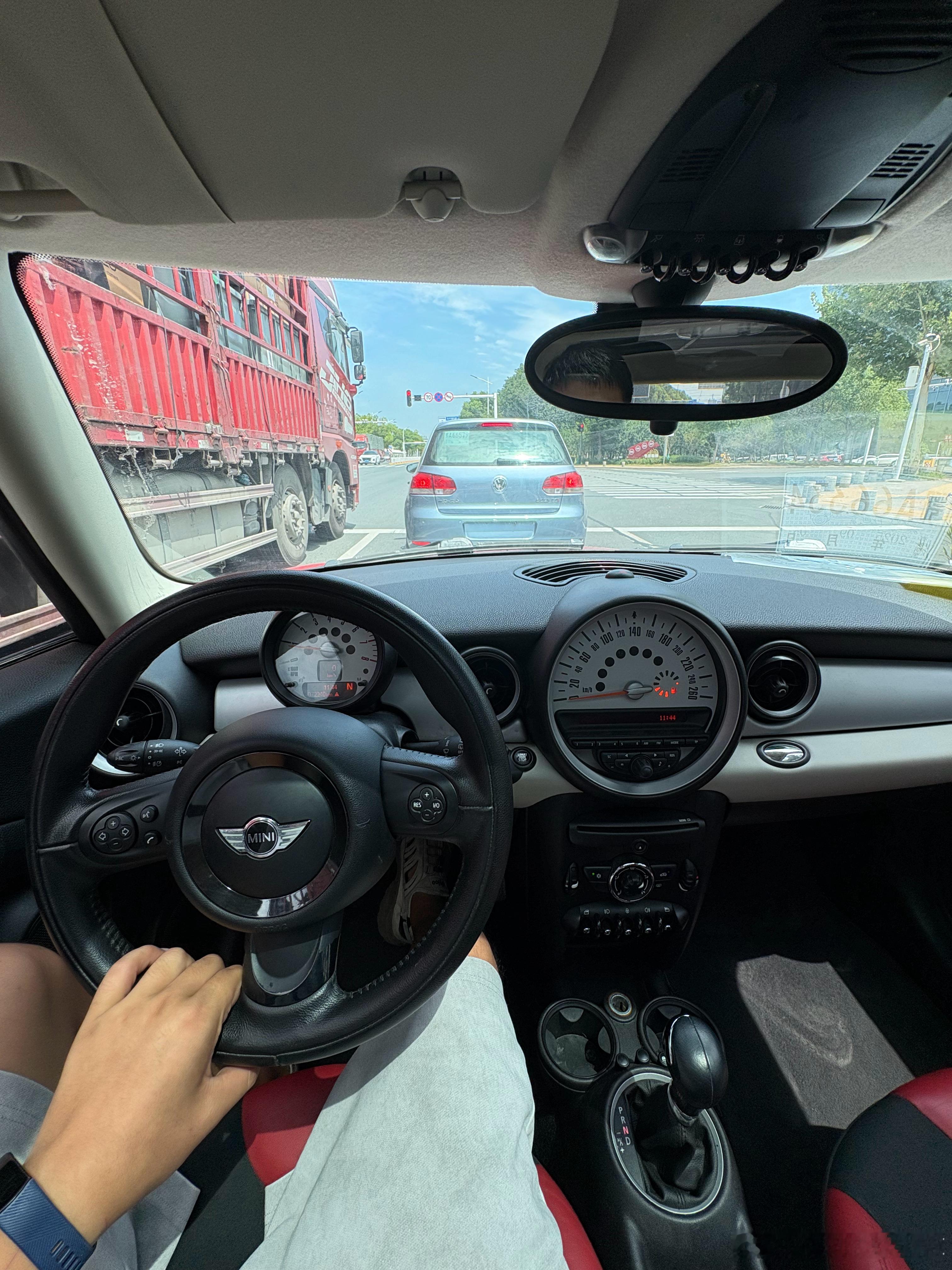 去光谷东给好大哥送车[卡皮巴拉]认识好久的好大哥了 也是玩车的买车都是一次找我买