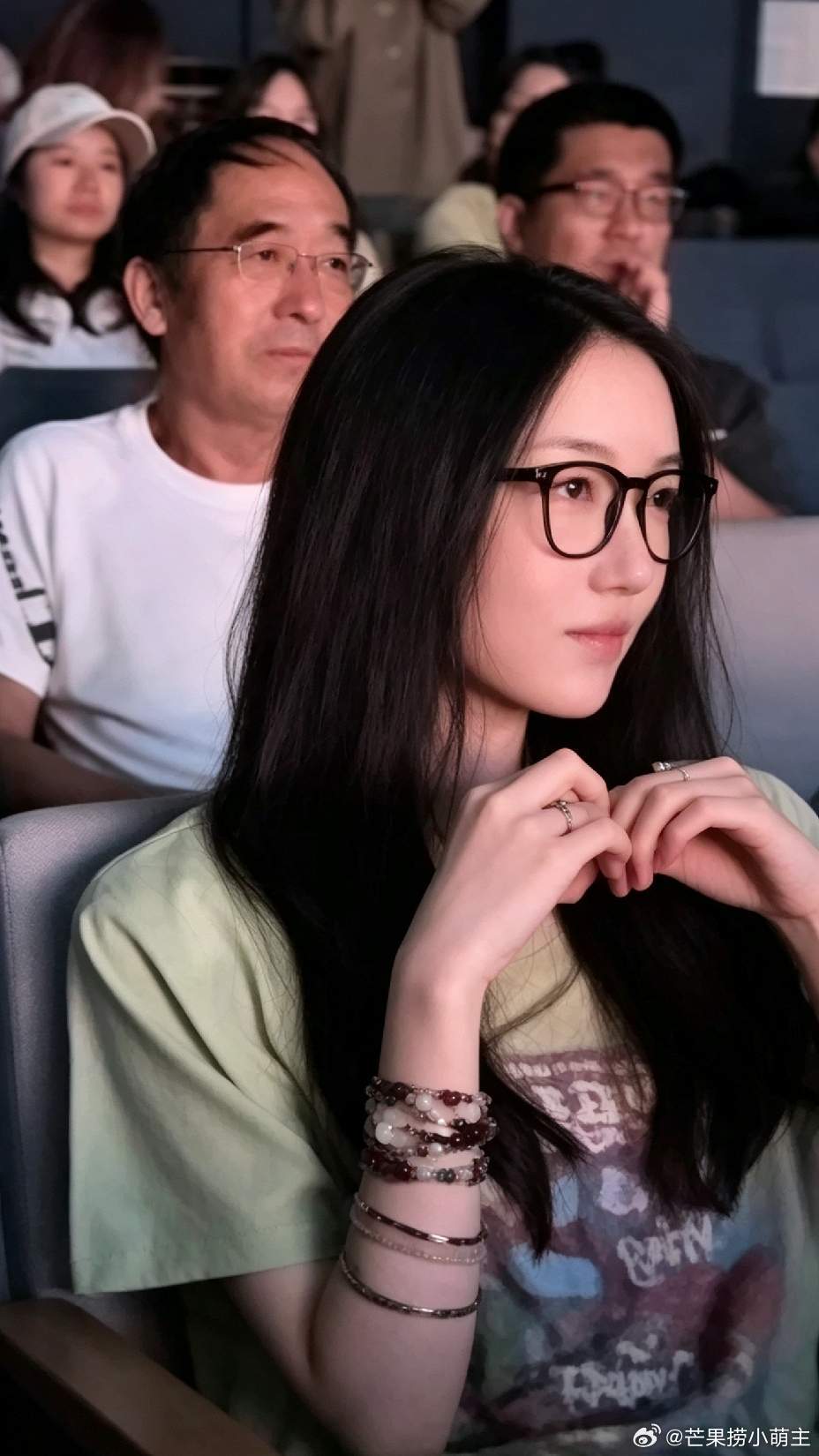 李嫣20岁状态李嫣20岁气质 李嫣出席嫣然活动，20岁的她完美蜕变，气质清冷像妈