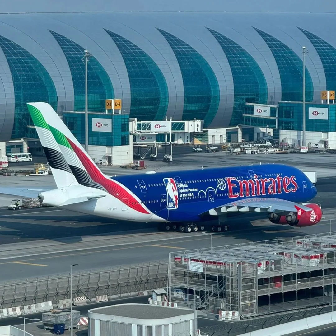 这架新涂的A380下线了