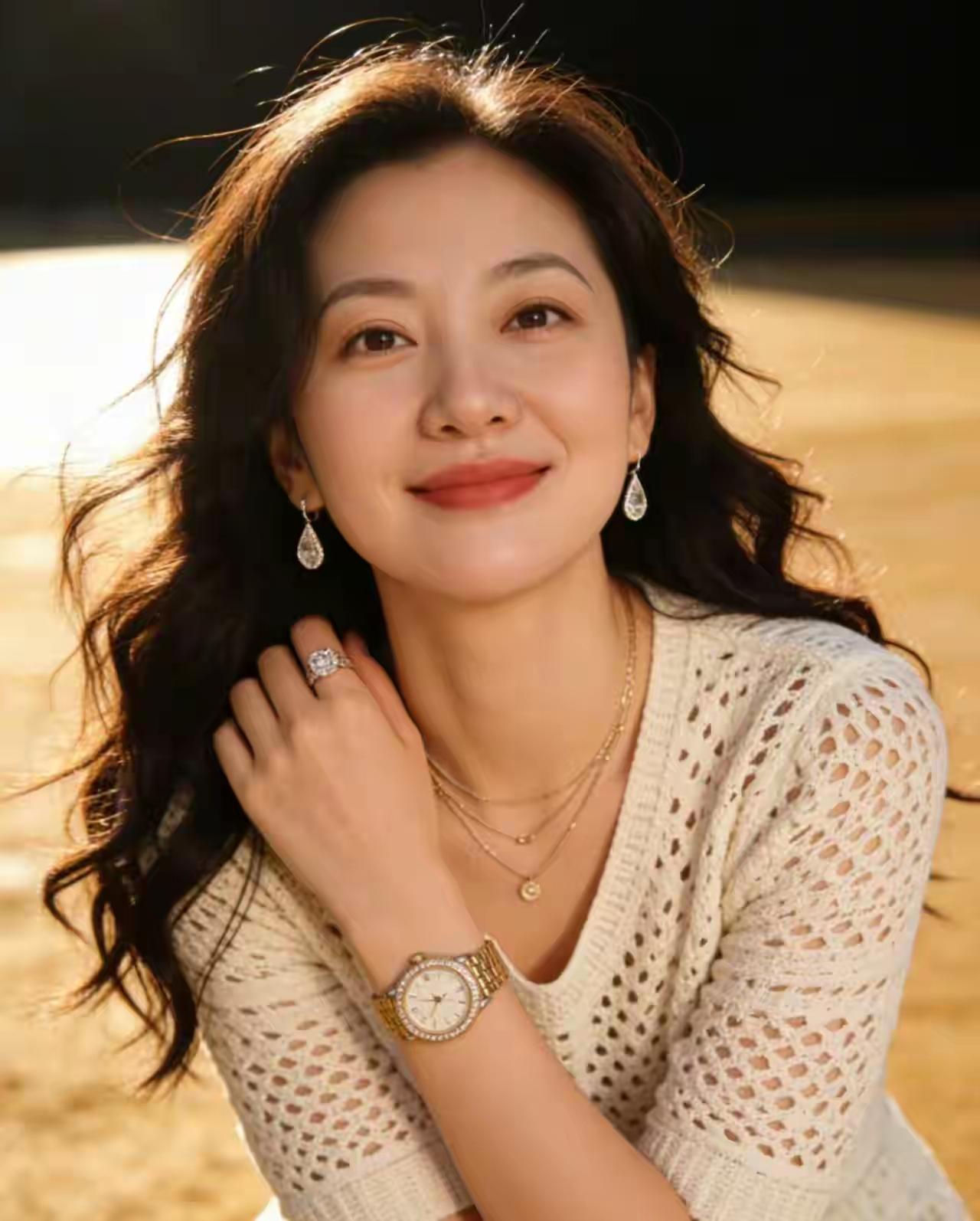再婚难遇到优质男性的现实是男人现实，女人清醒。
中年感情里，大多带有顾虑和防备权