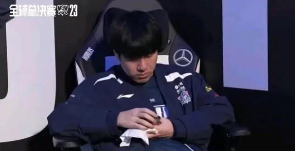 LNG目前最大的问题，就在于选手无法充分发挥自己的全部实力和上限

选手在赛场发