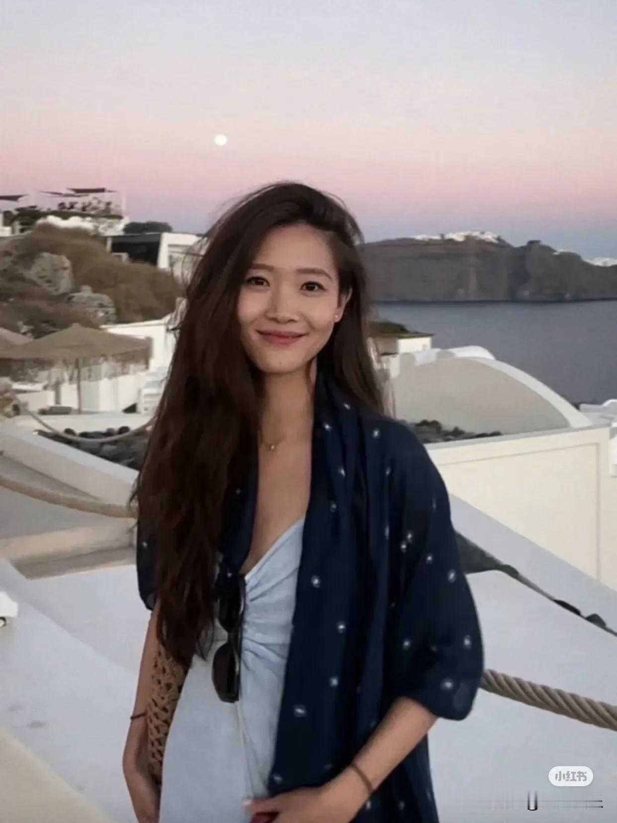 黄轩女朋友气质好好啊
这种好像就是高智长相，一看就是聪明学习好的类型，而且看气质