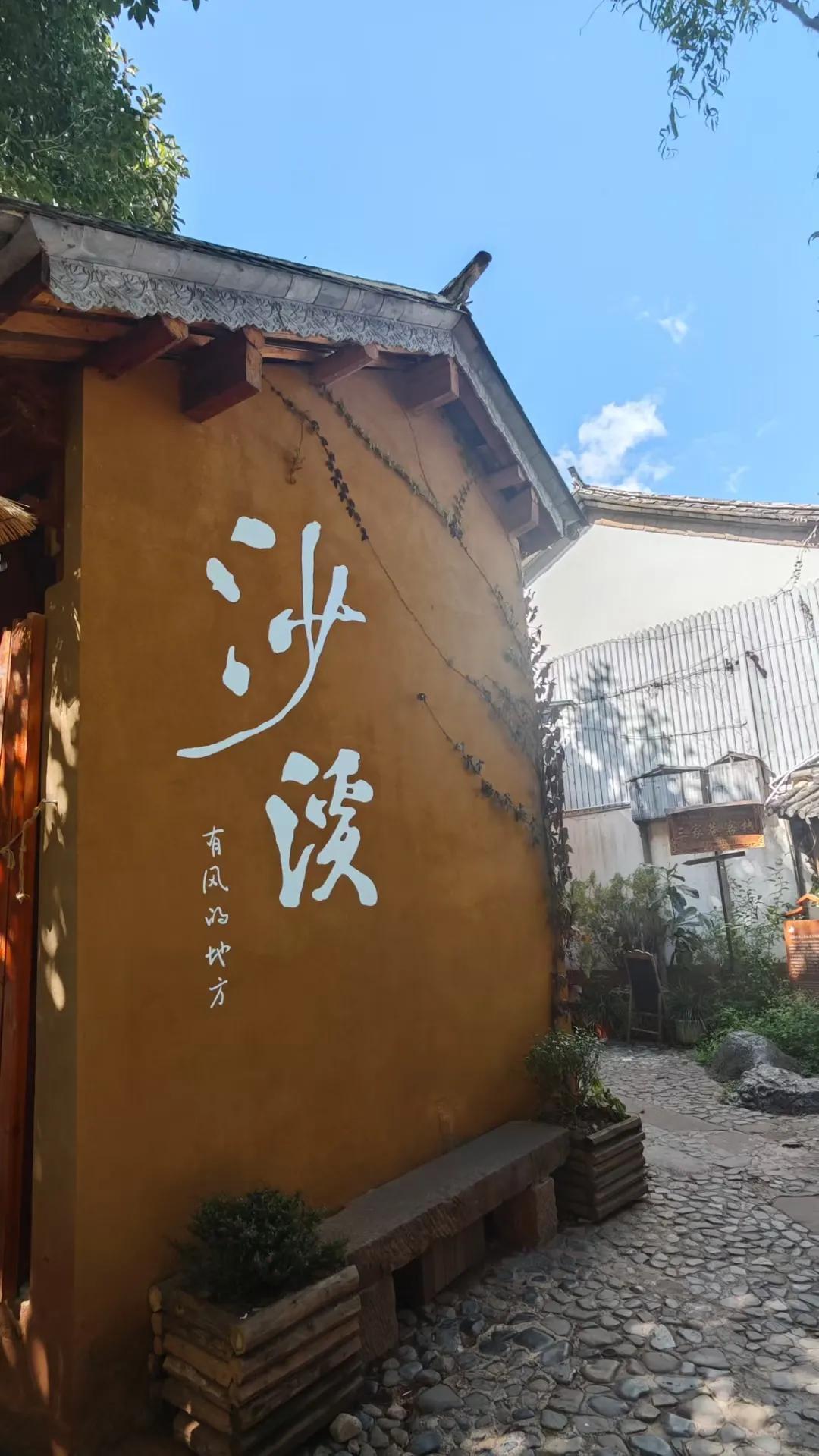 #一个人旅行是什么体验#
秋天错锋出游的旅途，感受不一样的风光