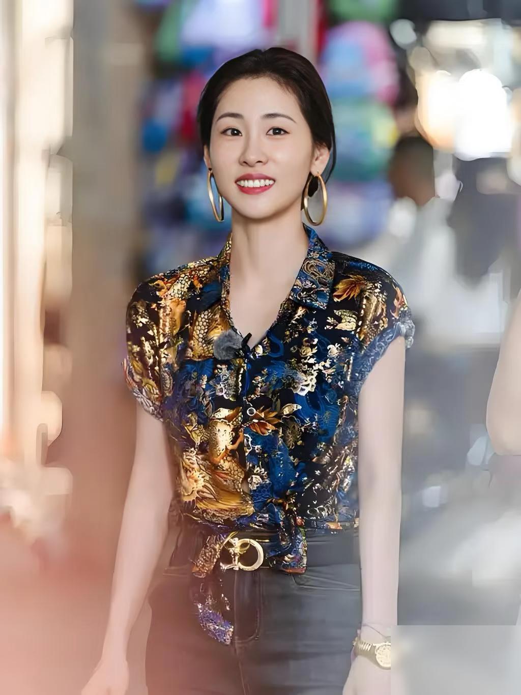 张碧晨去韩国当过练习生，一直以为她没读过大学，没想到她高考那么厉害，这反差确实挺