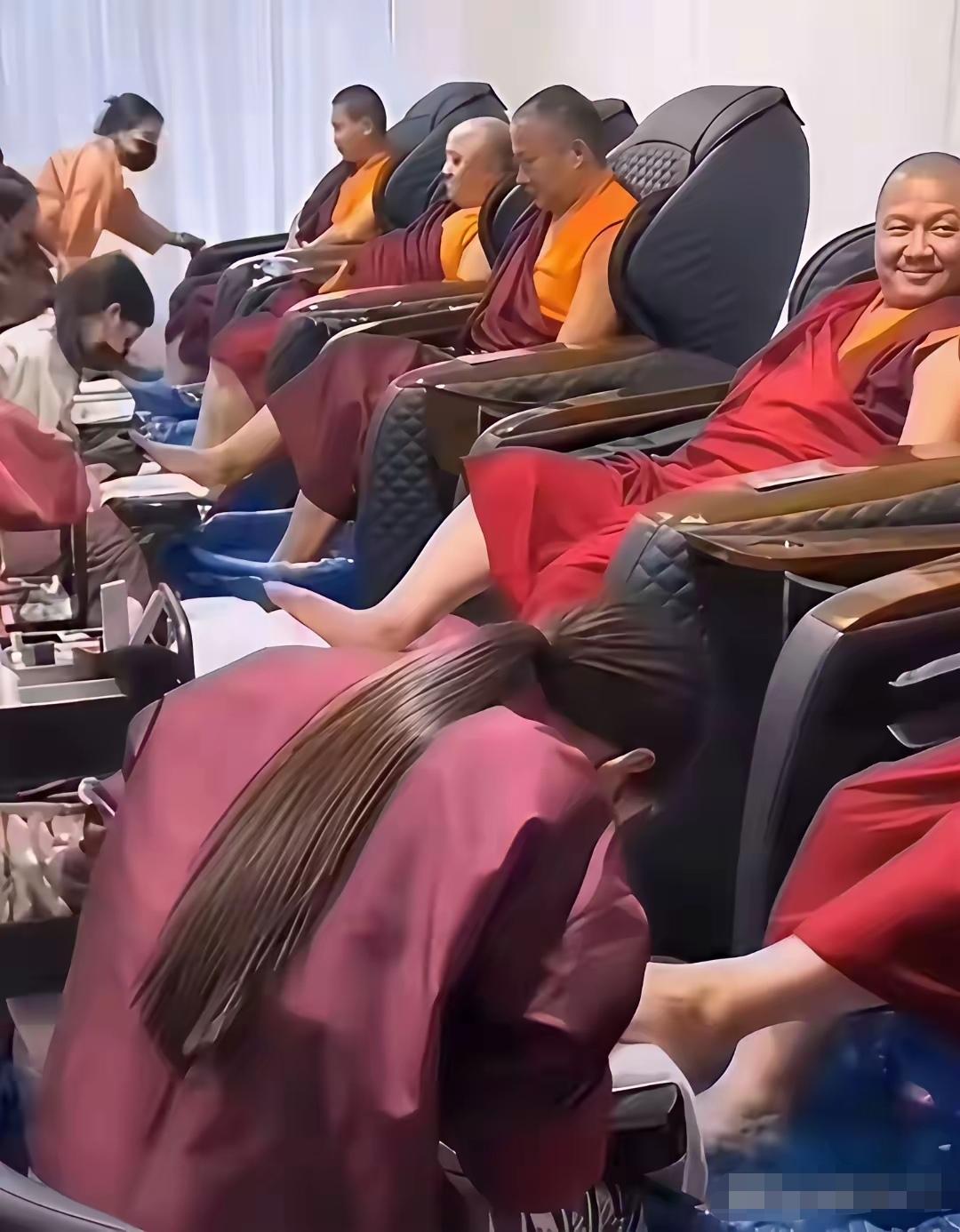 我要当和尚，你们别拦我！
[我想静静][我想静静][我想静静]