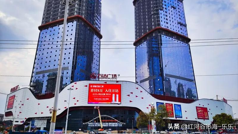 南京楼市2026年小阳春来了不奇怪的。
在过去2025年里面南京楼市就来了小阳春