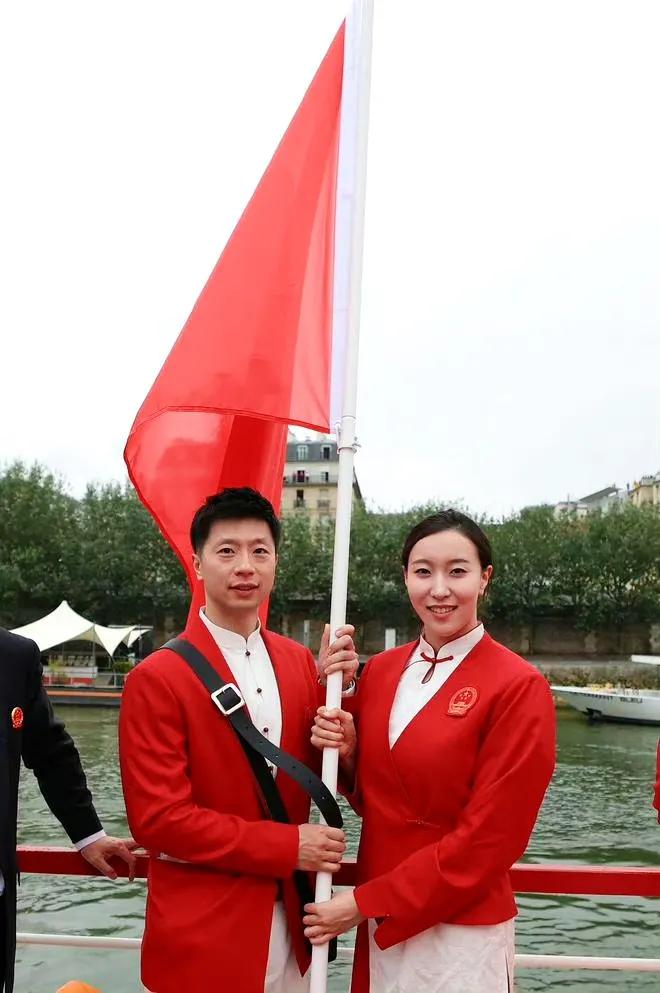 #中国开幕式两旗手都夺冠了#

是偶然？还是冥冥之中的定数？

客观来说，冯雨和