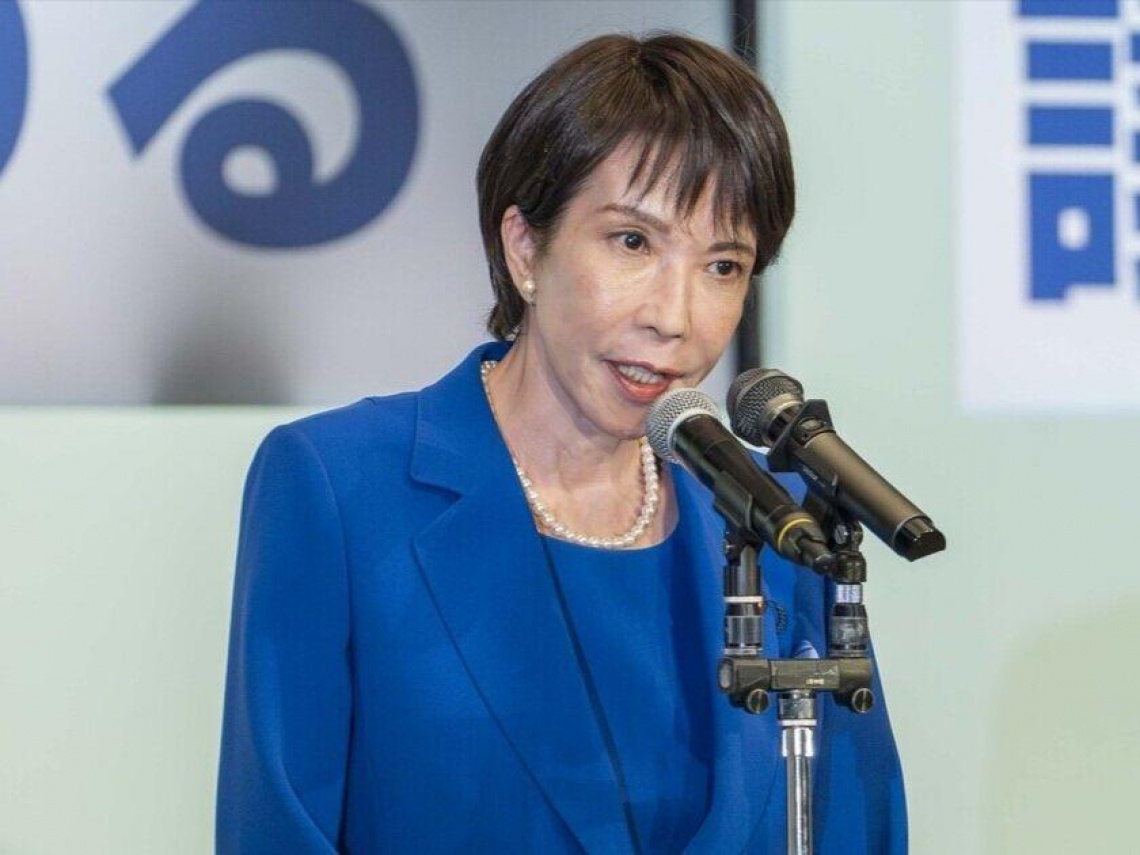 日本自民党总裁高市早苗就公明党退出执政联盟公开致歉，承认这是自己的责任。她呼吁全