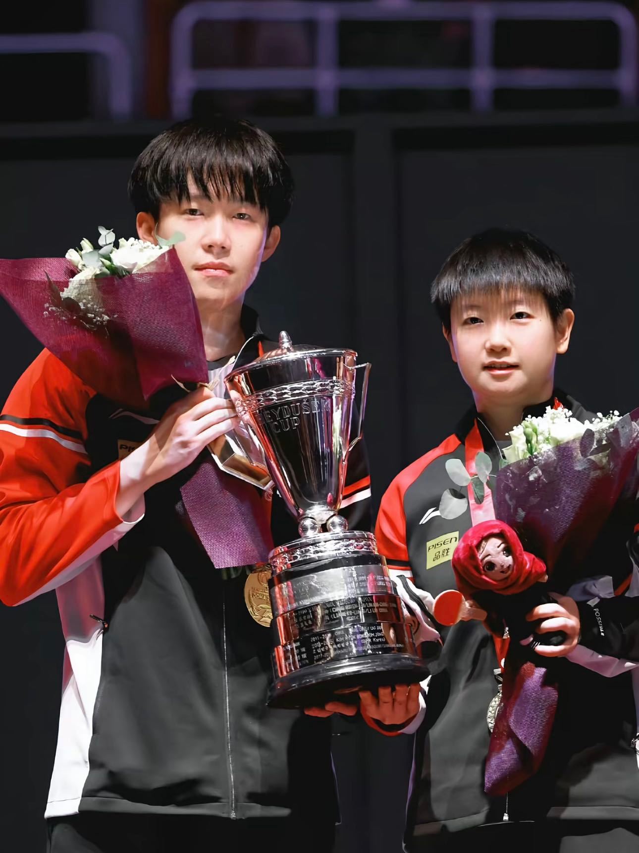 AI也太会整活儿了！“马上有梗”气氛拉满！体育拜大年 AI摄影棚