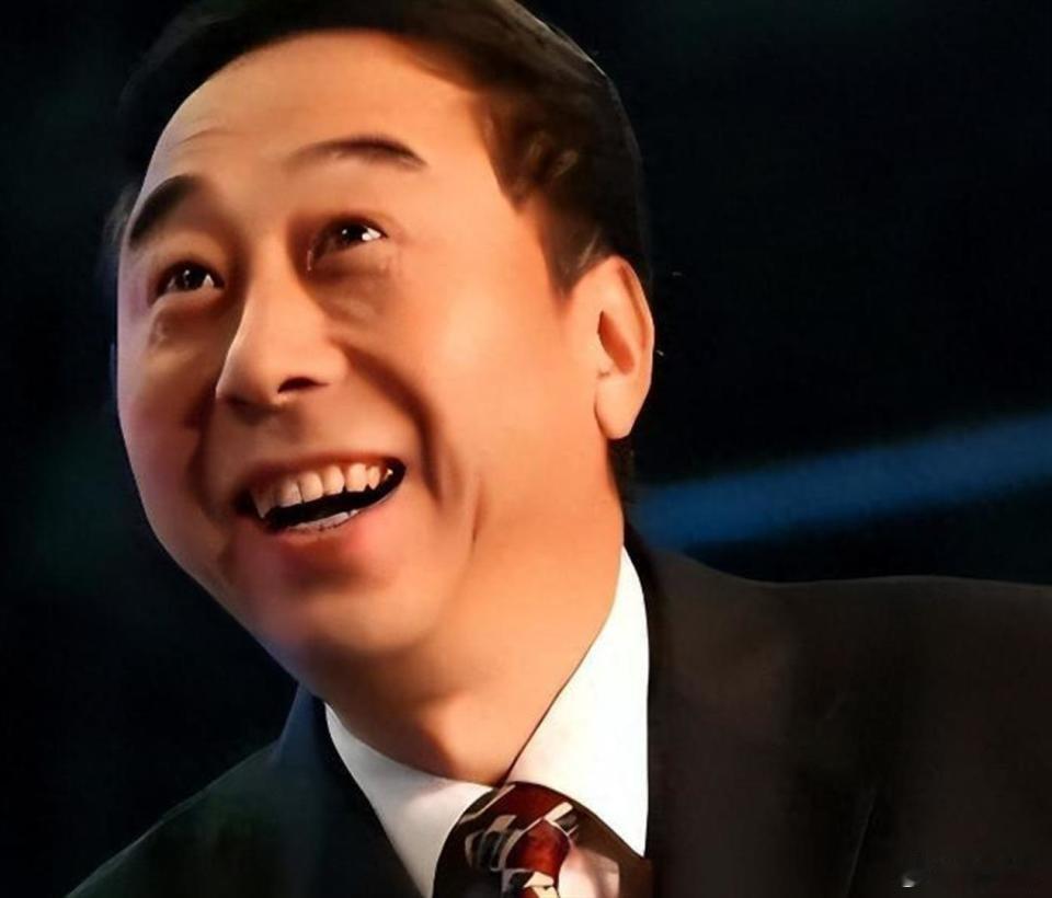 中戏期末汇演偶遇冯巩冯巩演我看到烂剧现身中戏观看学生汇演，冯巩一个神态瞬间出圈，