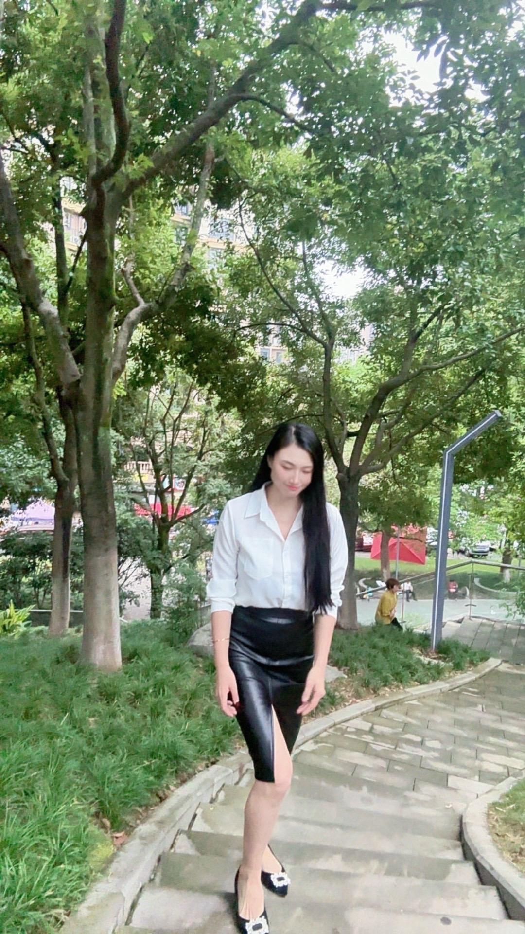 我沉沦几回 因你倾沉的美  简约高级感穿搭 户外随拍穿搭 白衬衫