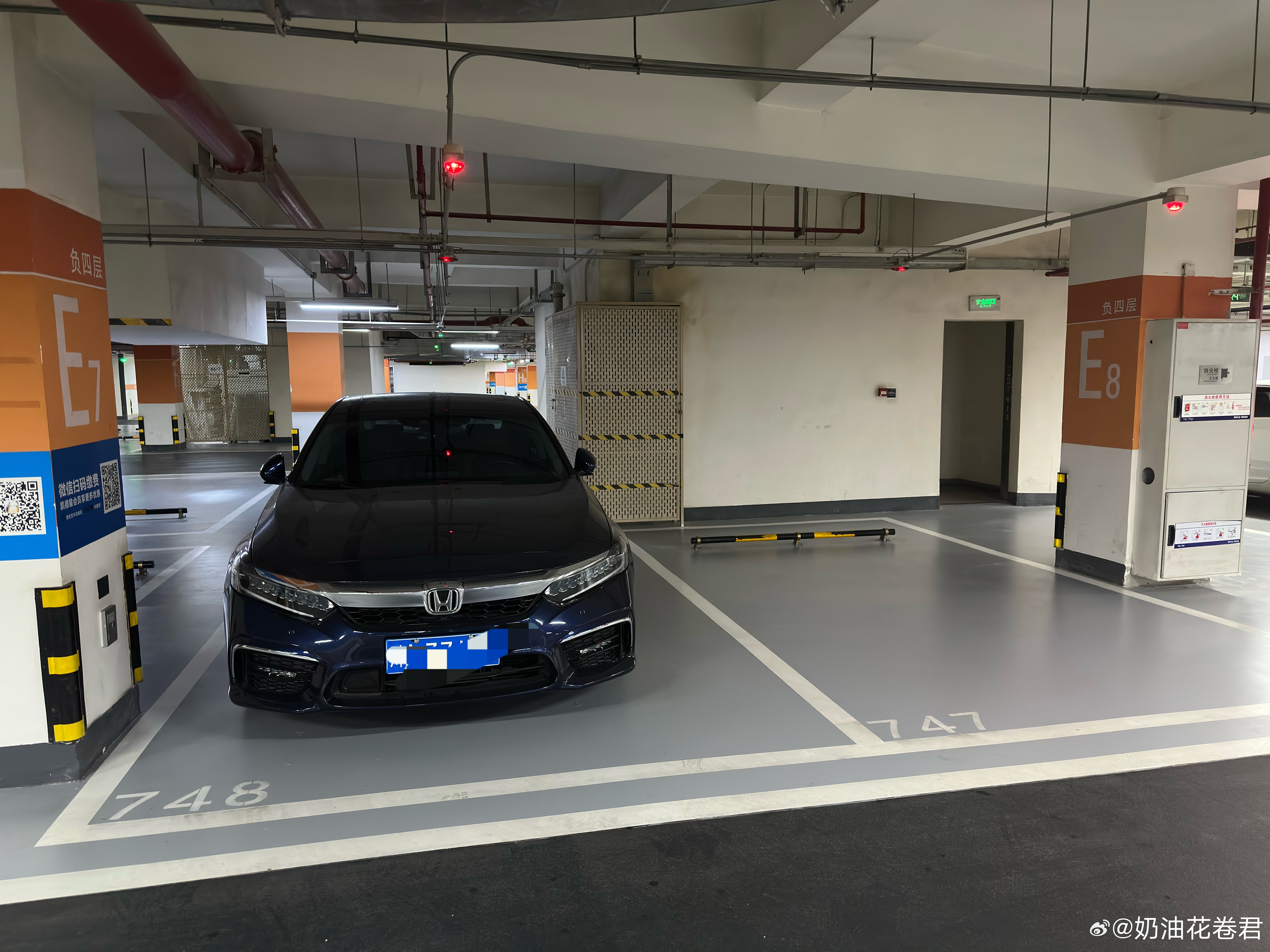 我上周大方承认我对“理想车主喜欢乱停车”这事儿有一定程度刻板印象…….我寻思正常