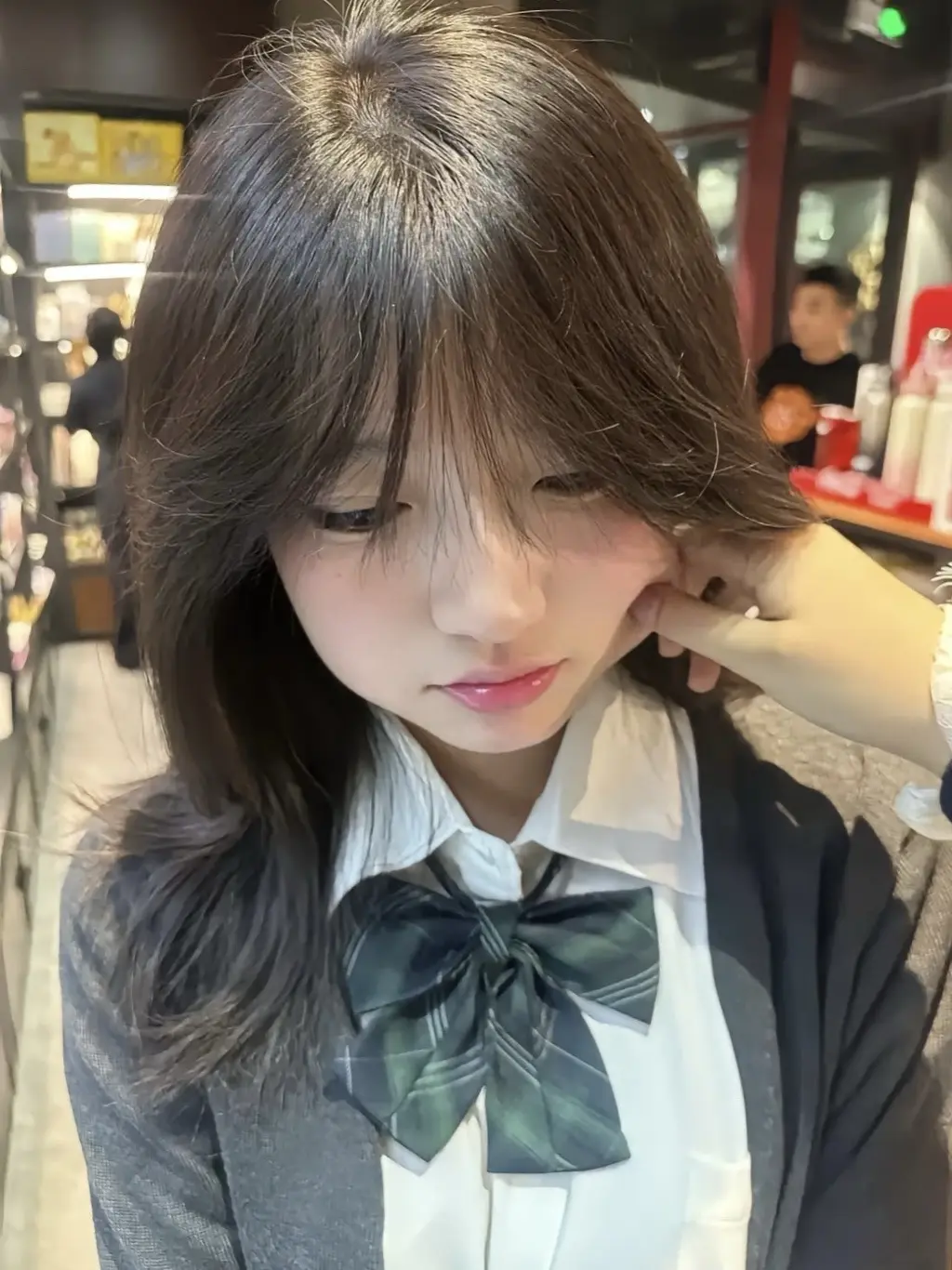 擦去你眼角的泪 别哭了哎呦喂