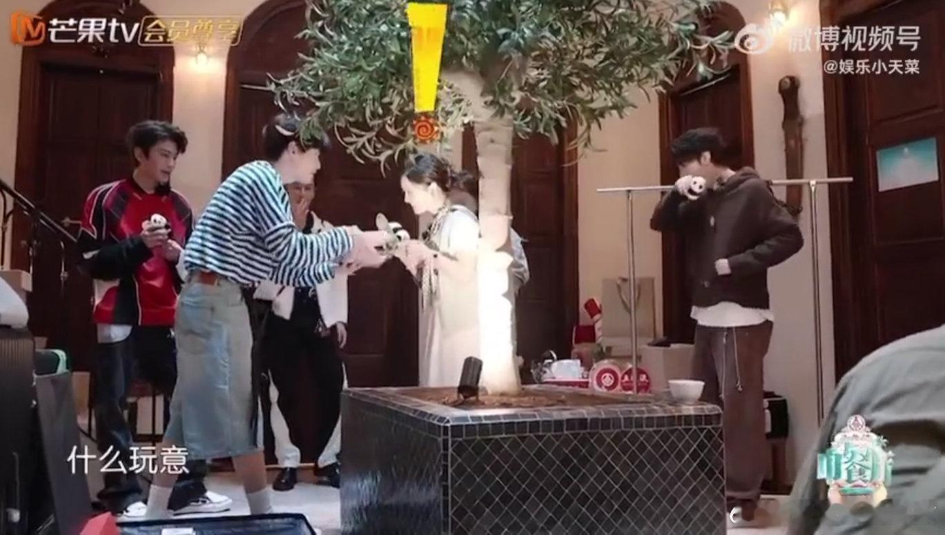 沈月翟潇闻不愧是姑侄组合中餐厅 家人们，这对姑侄在《中餐厅》里也太好嗑了（不是）