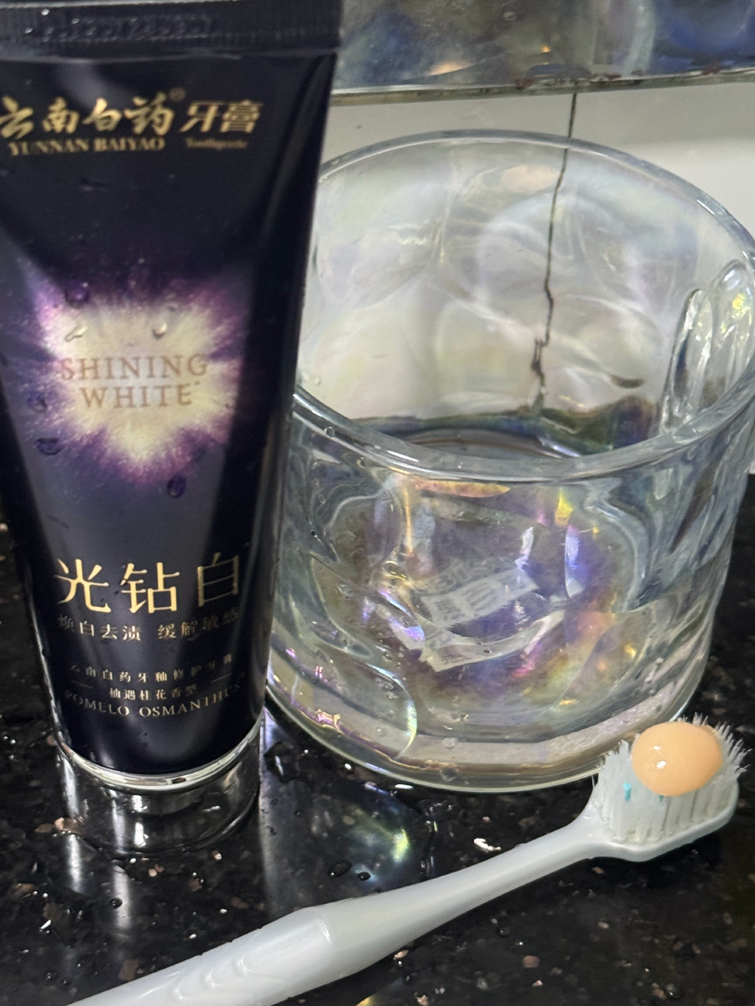 刷之王一博云南白药牙膏全球品牌代言人 ​​​