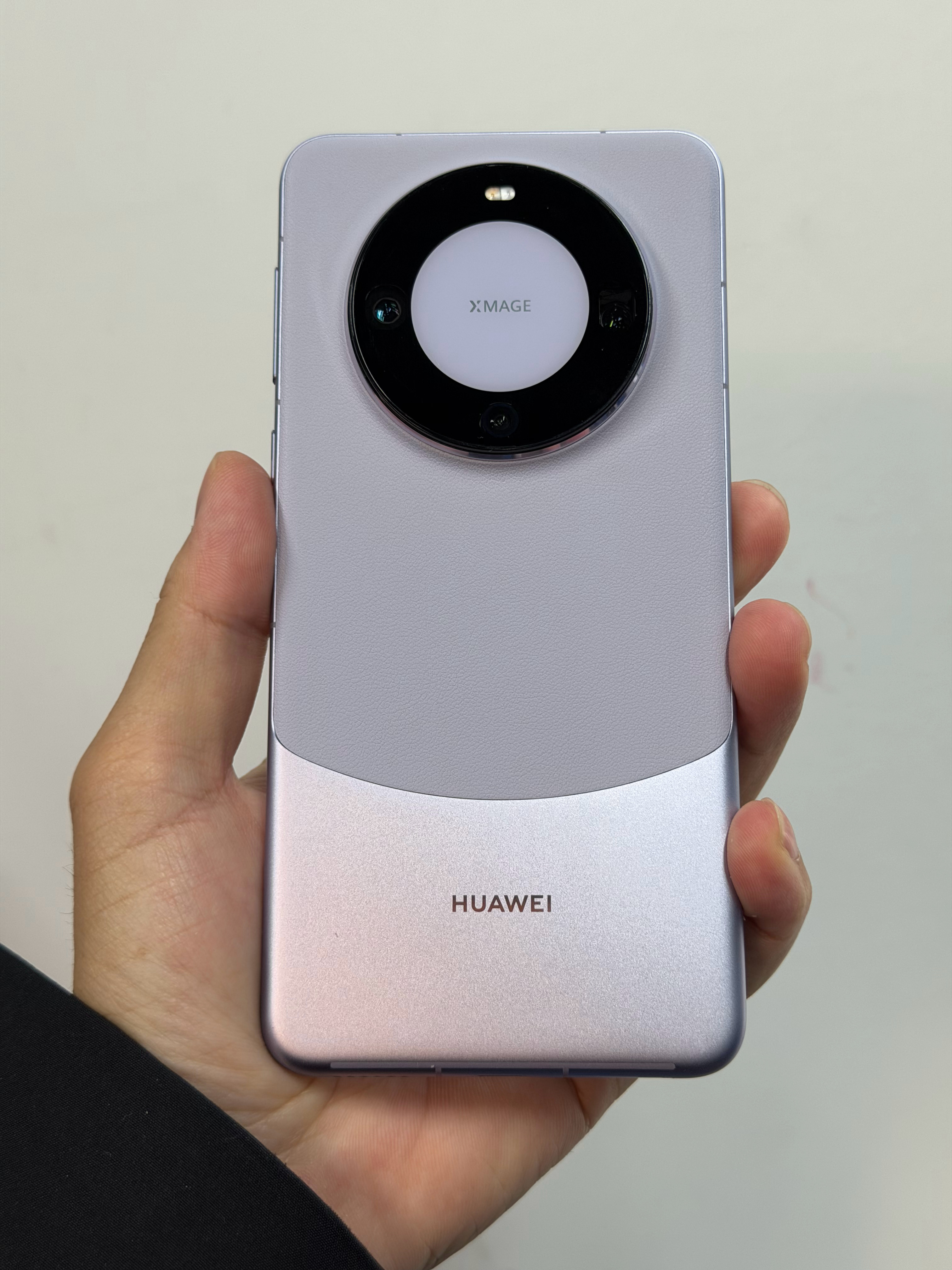 华为Mate 60 Pro 系列，是华为手机外观颜值的巅峰，也是华为手机热度巅峰