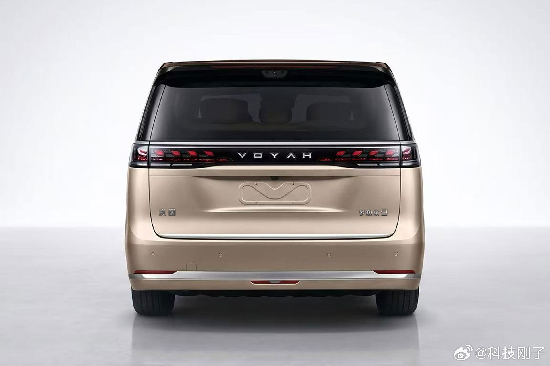 工信部第409批新车公示曝光岚图旗舰MPV梦想家9，定位50万级豪华MPV，综合