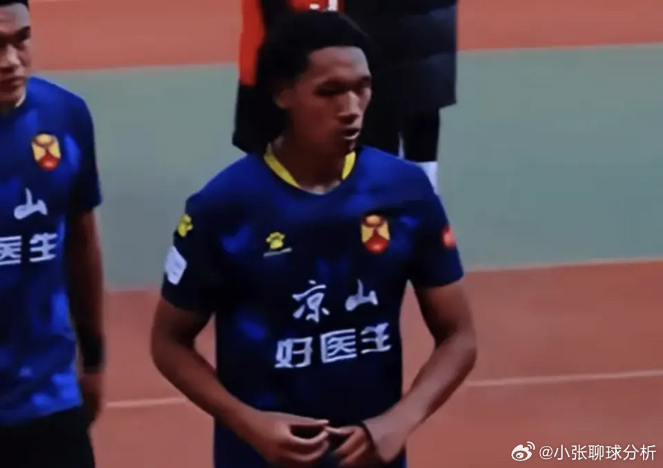 飞踹+拳打裁判！川超20岁球员遭全国禁赛5年 终身禁赛建议遭驳回去年11月份，川
