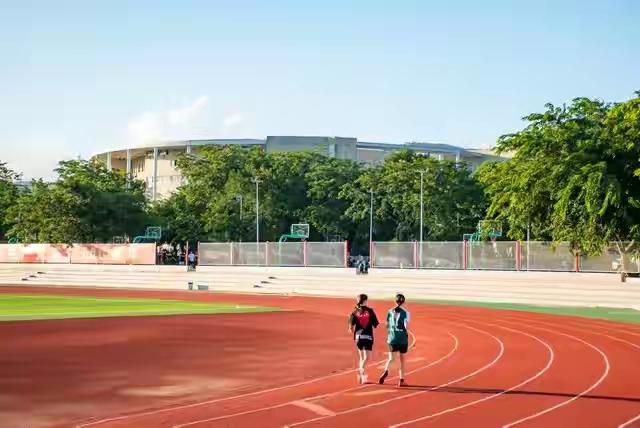 随着社会的不断发展与变迁，许多高校选择进行更名，以适应新的发展战略或彰显学校的特