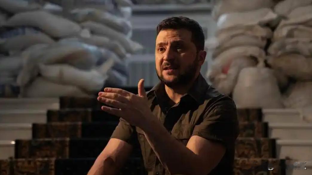 泽连斯基拒绝美国要求。《每日电讯报》称，泽连斯基拒绝了美国提议动员25-18岁年