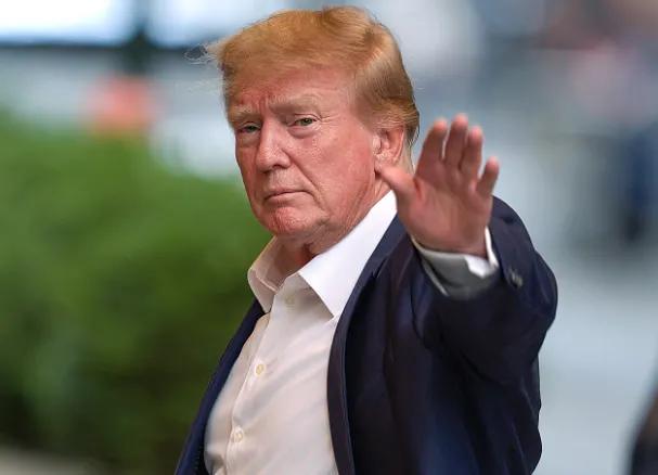 特朗普曾再次通告全球：台湾问题是中国自己的问题，美国尊重中国的任何一个举动，中国