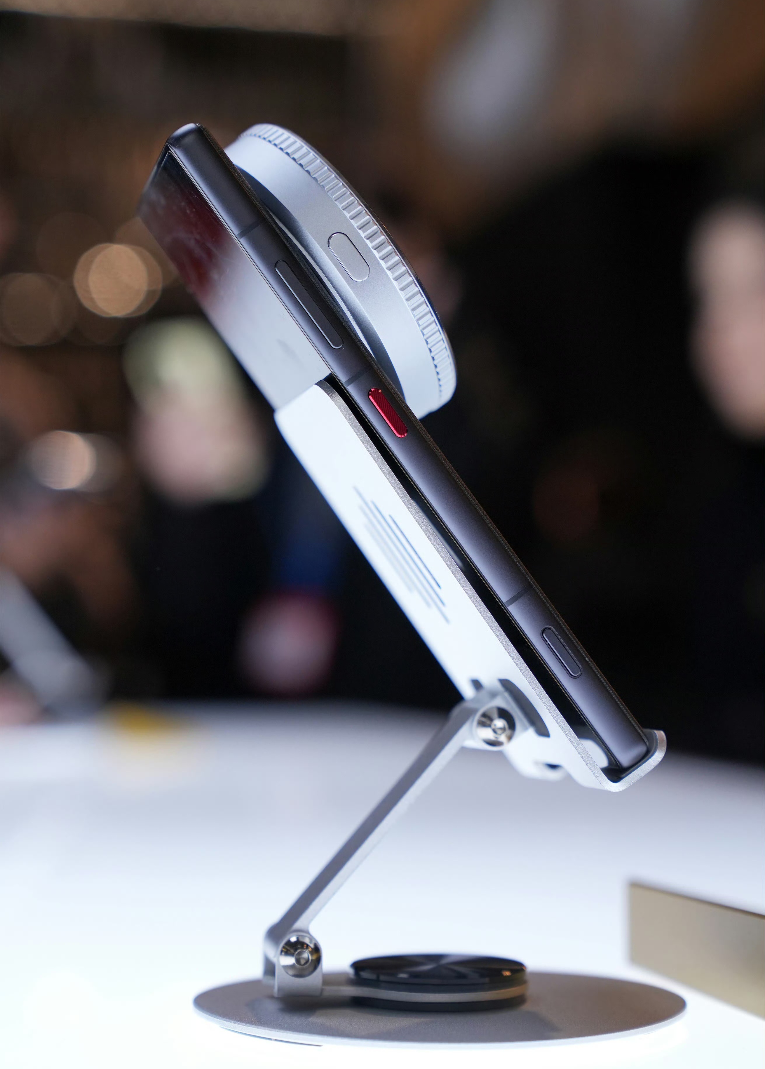 挤爆上海AWE也要摸到的手机 真心觉得，手机行业尤其是高端旗舰机市场很长一段时间