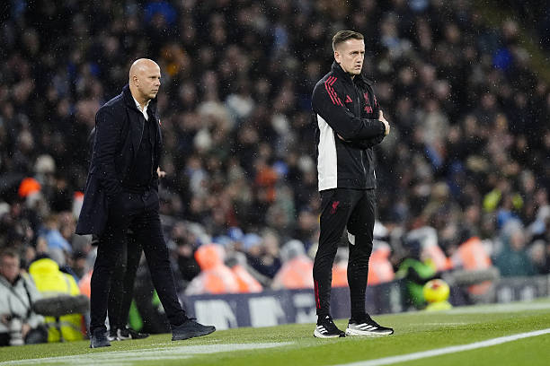 随队记者通稿：定位球表现糟糕，相关教练引咎离任📧这一决定源于险胜垫底的狼队比赛