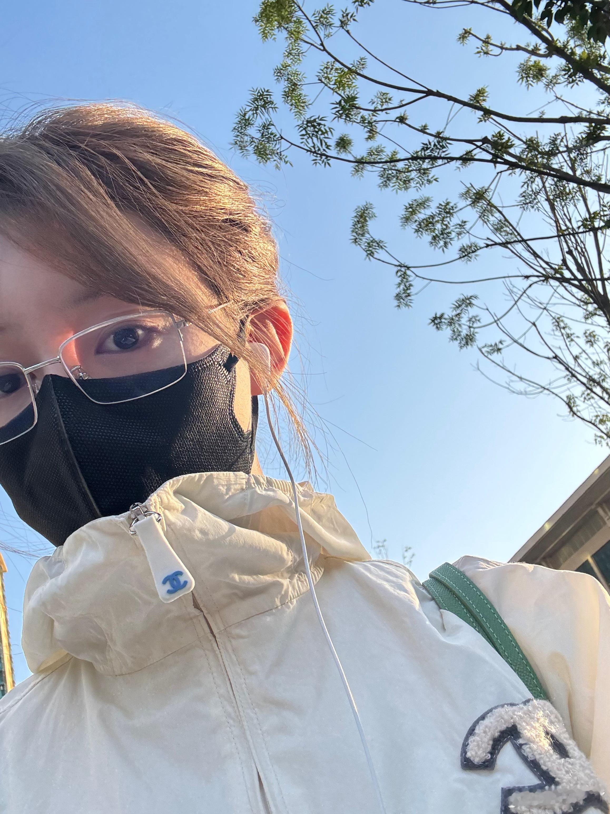 “大鱼海棠里的鼠婆说：不要预设和别人共渡一生，就自然地相处，命运把你们带到哪里就