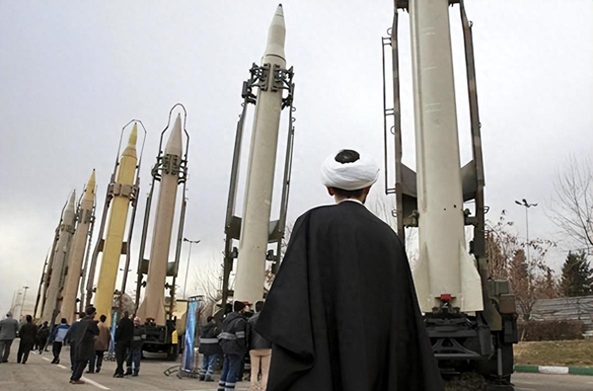 2026年3月10日，美伊冲突进入第十天，伊朗三款核心导弹悉数亮相，中东战场的局
