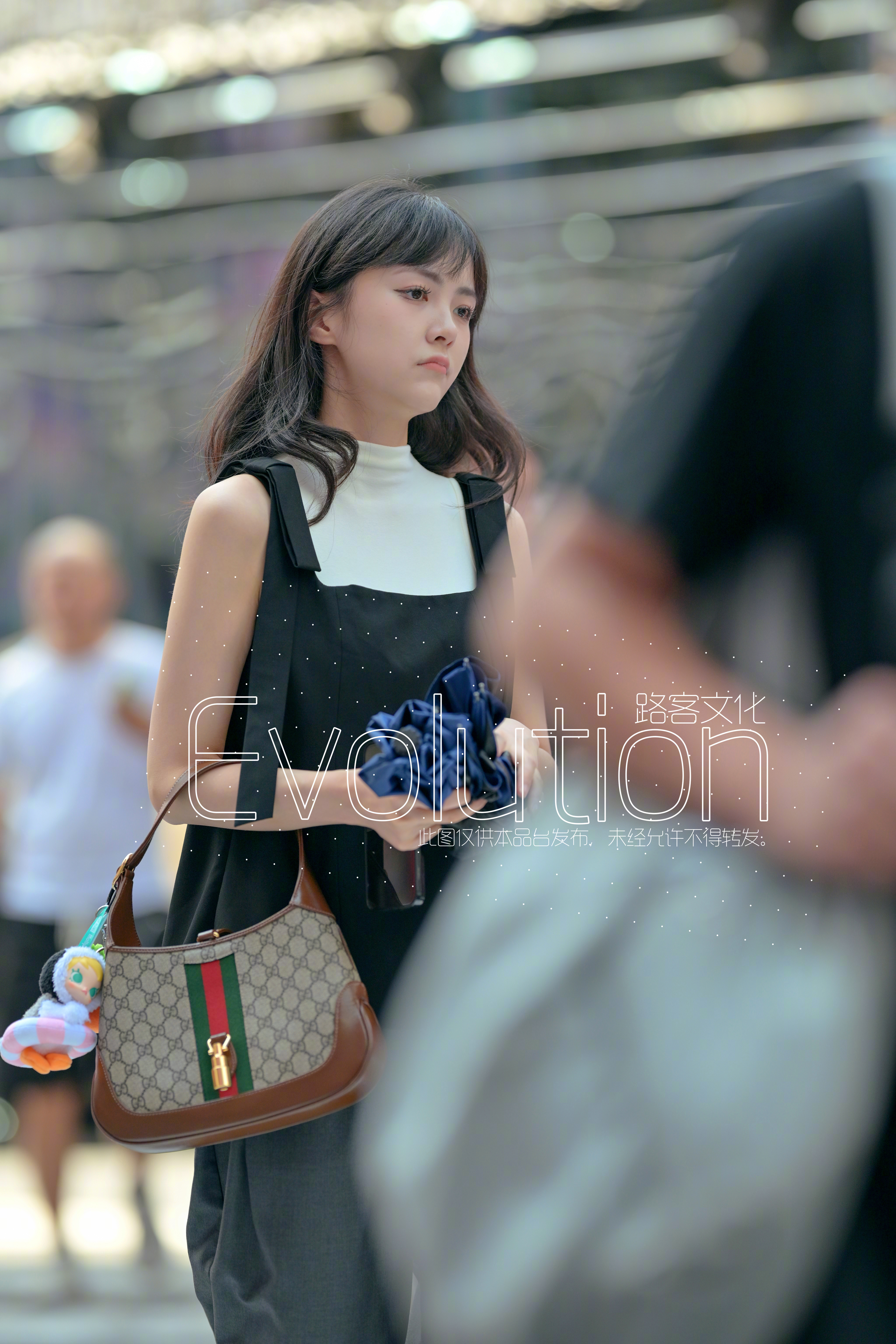 这个角度和眼神的抓取 感觉心事涌上心头 ​​​