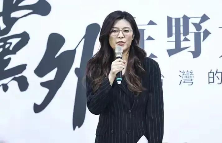 郑丽文说卢秀燕不选，她就会选到底。
我衷心希望她能选上，一个敢于表态自己是中国人