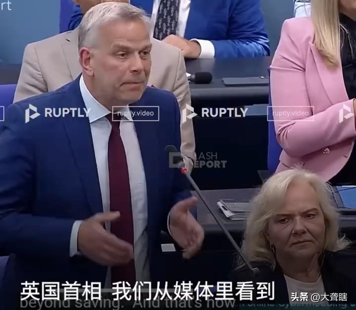【英国首相刚宣布辞职，德国总理就遭到在野党逼宫】
据外媒消息，德国最大在野党‘’