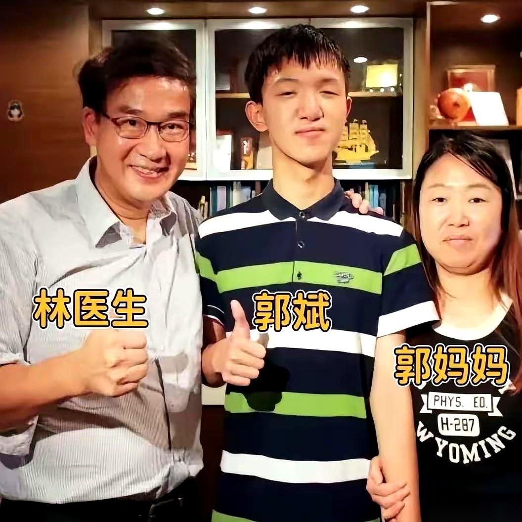 712分。
你敢信吗？这是一个在无尽黑暗里摸索了十多年的盲人孩子，硬生生考出来的