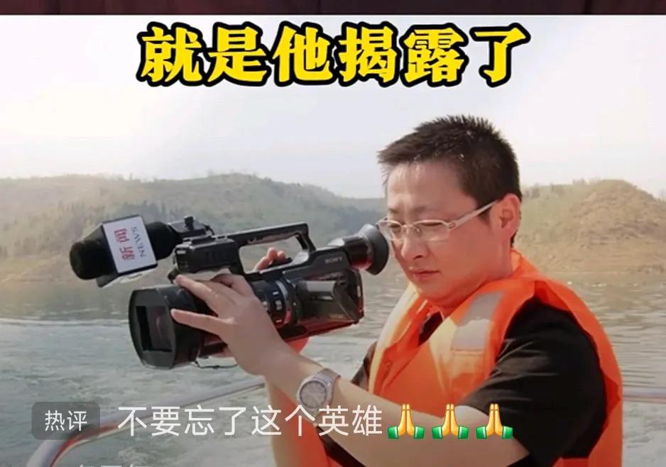 大家还记得他吗，就是他揭开了地沟油的黑幕。
他自己呢身中十刀，不幸牺牲，请大家不